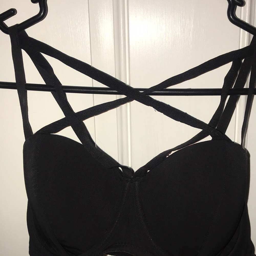 Crossed front bra